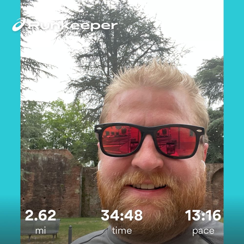Screenshot of a running app showing a completed loop of the Lucca city walls, a 4km flat circuit